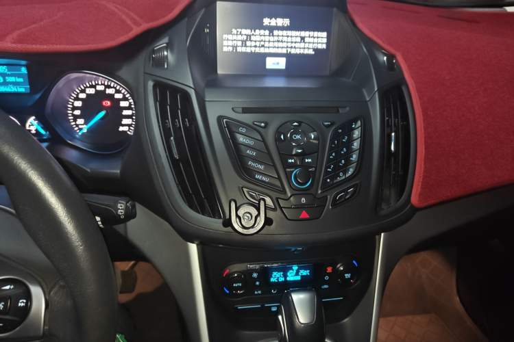 Used Ford Kuga 2015 1.5L GTDi Two-Wheel Drive Fashion Edition Audio And AC Panel