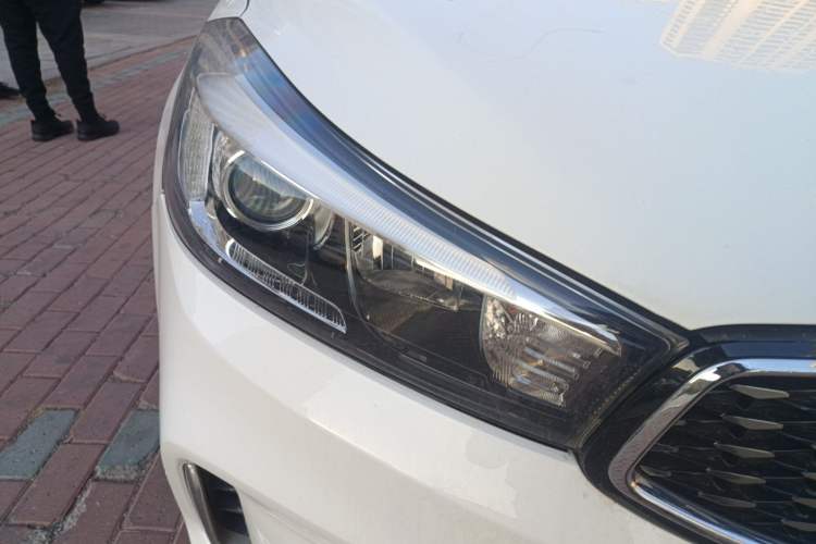 Used Kia K3 2016 1.6L Automatic GLS Right Front Headlight