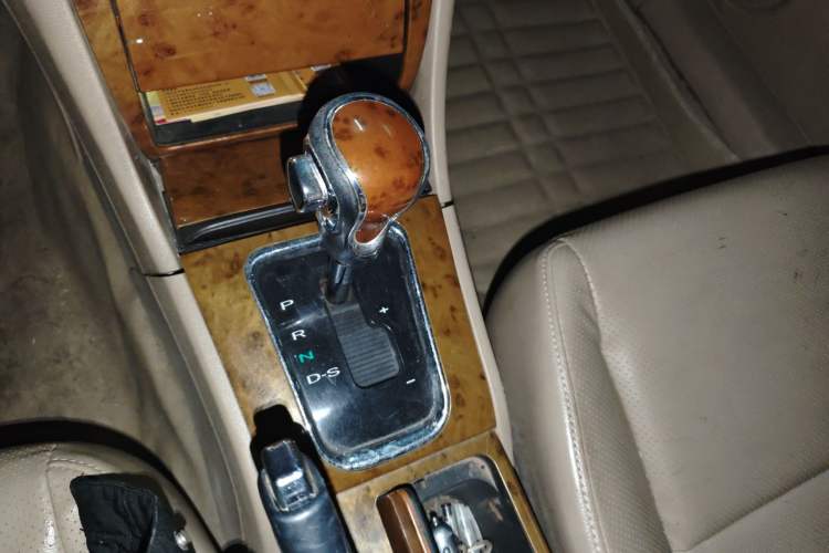 Used BYD F6 2011 Golden Edition 2.0L CVT Deluxe Model Gear Lever