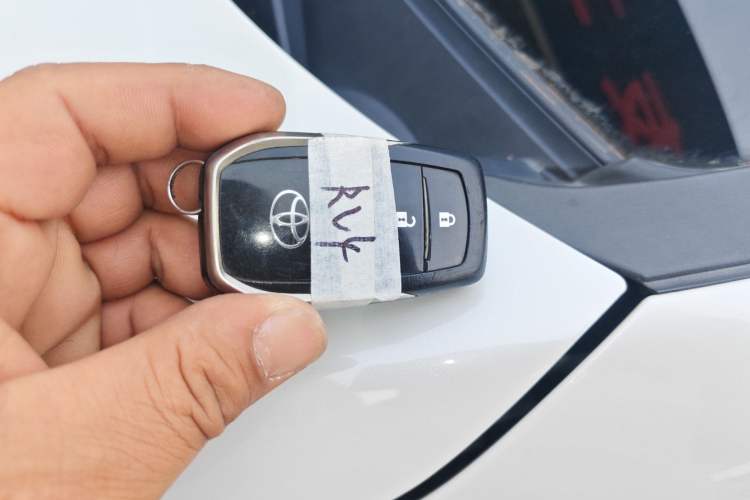 Used Toyota RAV4 2018 2.5L Automatic 4x4 Elite i Edition Vehicle Key