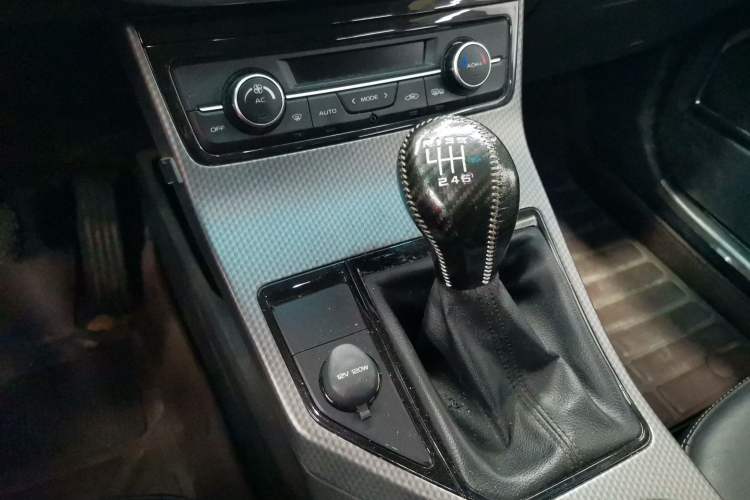 Used Geely Auto Emgrand GS 2016 Sports Edition 1.8L Manual LingShang Model Gear Lever
