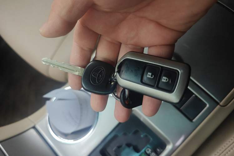 Used Toyota Highlander 2012 2.7L Two-Wheel Drive 7-Seater Elite Edition