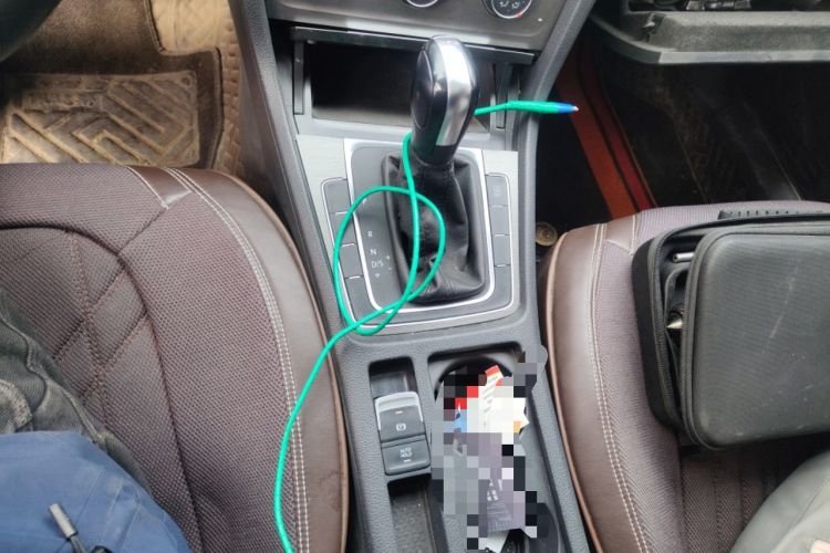 Used Volkswagen Golf 2015 1.4TSI Automatic Comfort Model Gear Lever