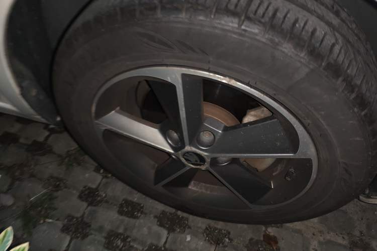 Used Skoda Octavia 2015 1.6L Automatic Yijie Edition Right Front Wheel Hub