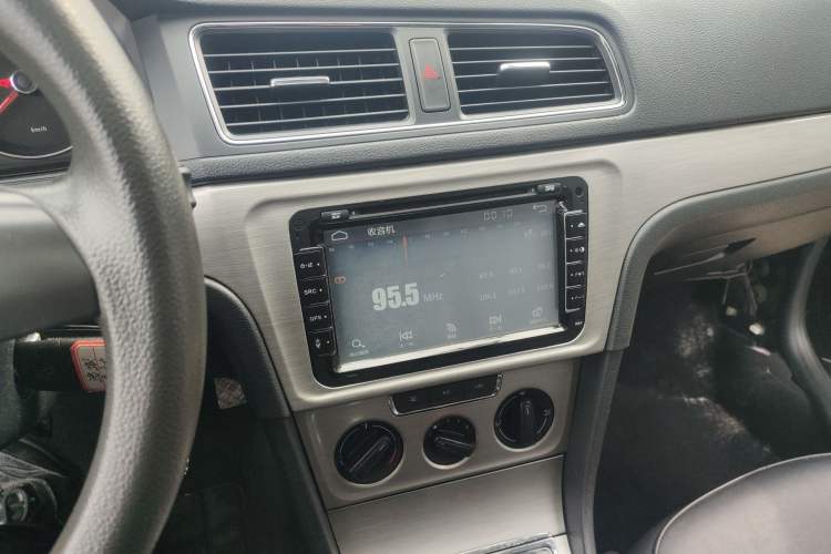 Used Volkswagen Lavida 2013 Restyled Classic 1.6L Manual Comfort Edition