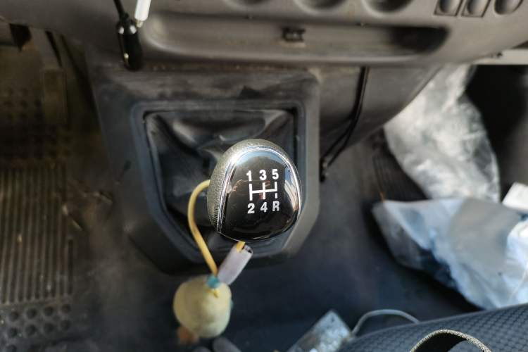 Used JMC Transit 2017 2.8T Commercial Version Short Wheelbase Mid-Roof 6/7/8-Seater JX493