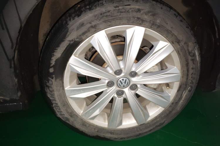 Used Volkswagen C-TREK 2018 1.5L Automatic Fashion Model Right Front Wheel Hub
