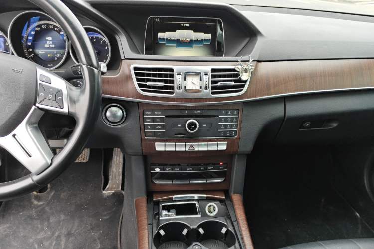 Used Mercedes-Benz E-Class 2015 Facelift E 200 L