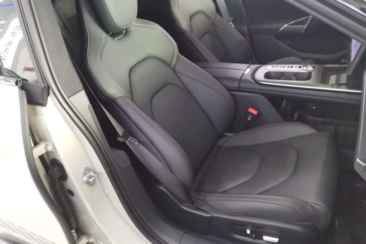 Used Xiaomi Auto SU7 2024 Four-Wheel Drive Ultra-Long Range Advanced Intelligent Driving Max Edition
