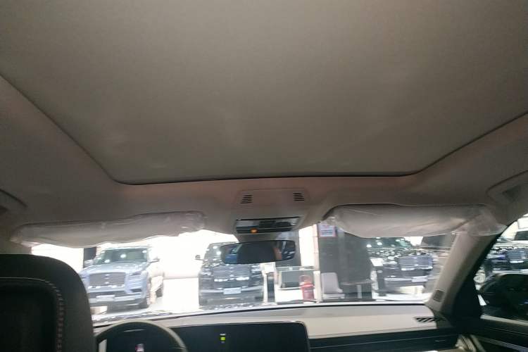 Used Volkswagen Tavendor 2025 Model 380TSI Four-Wheel Drive R-Line Pilgrimage Zhongxiang Edition Headliner