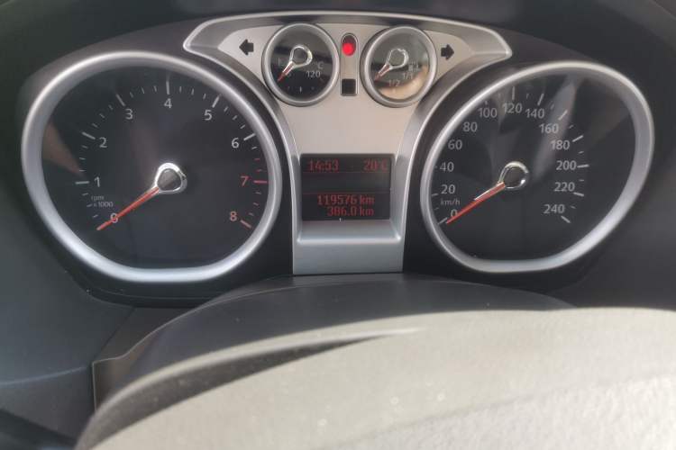 Used Ford Focus 2011 Sedan 1.8L Automatic Fashion Edition Odometer Close Up