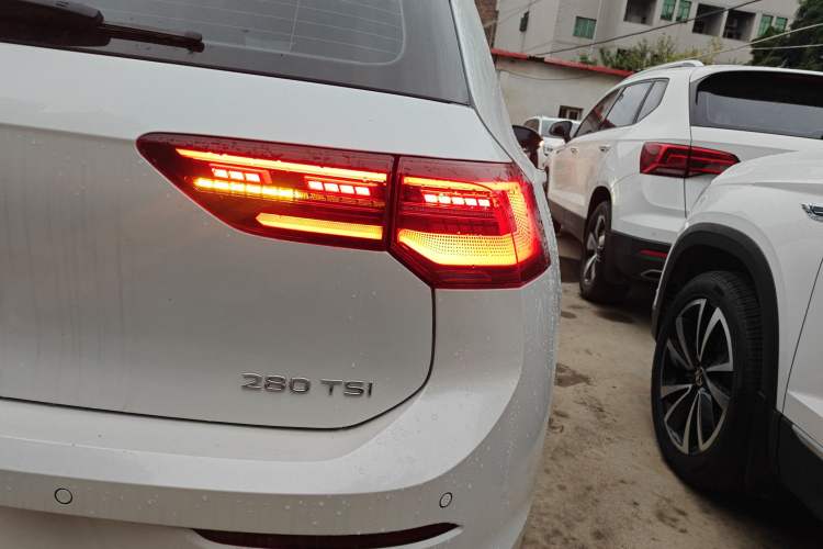 Used Volkswagen Golf 2023 280TSI DSG R-Line Lite
