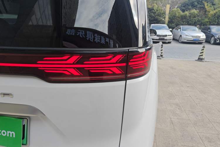 Used Denza D9 2022 DM-i 970 Four-Wheel Drive Flagship Model