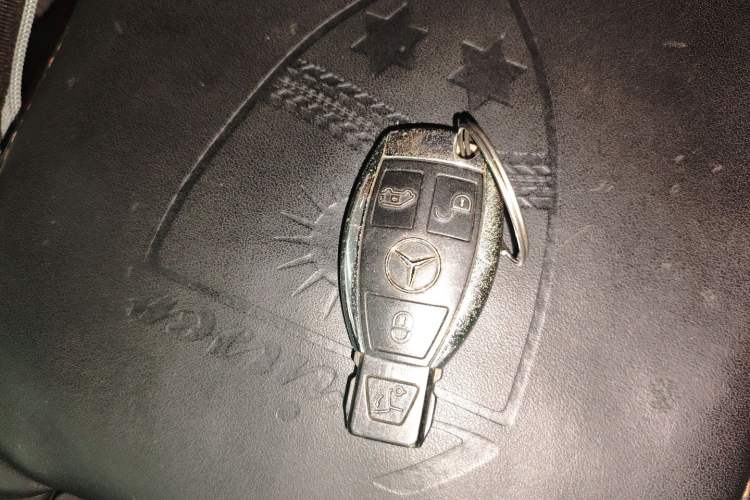 Used Mercedes-Benz V-Class  Vehicle Key