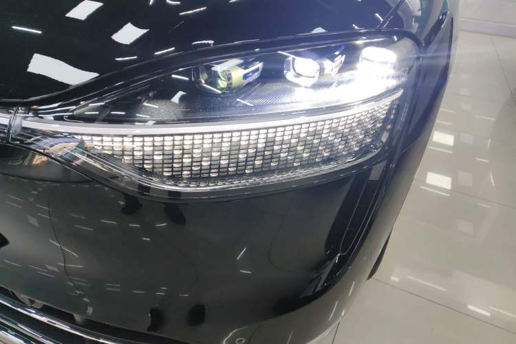 Used Hima AITO M9 2025 Extended-Range Ultra Version 52 kWh 6-Seater
