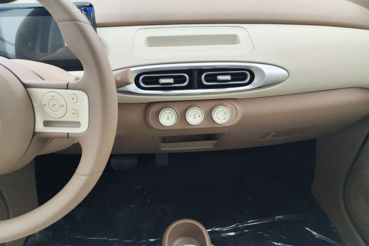 Used Wuling Hongguang MINIEV 2025 Four-Door Version Advanced Edition Audio And AC Panel