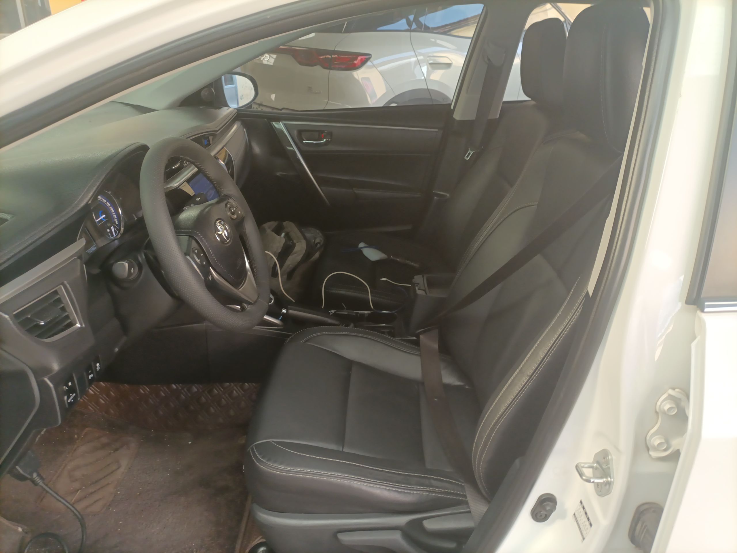 Переднее сиденье в автомобиле