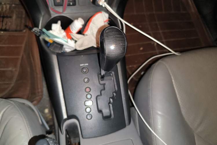 Used Toyota RAV4 2010 2.4L Automatic Deluxe Upgrade Edition Gear Lever