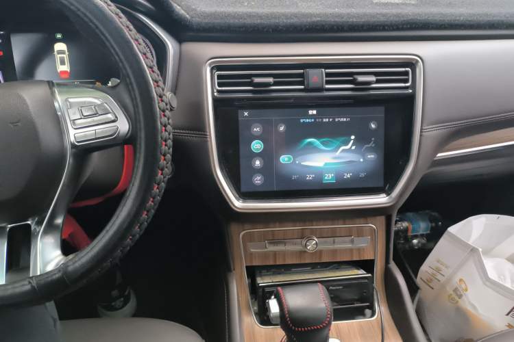 Used Roewe RX8 2018 30T Smart Connectivity Two-Wheel Drive Flagship Edition
