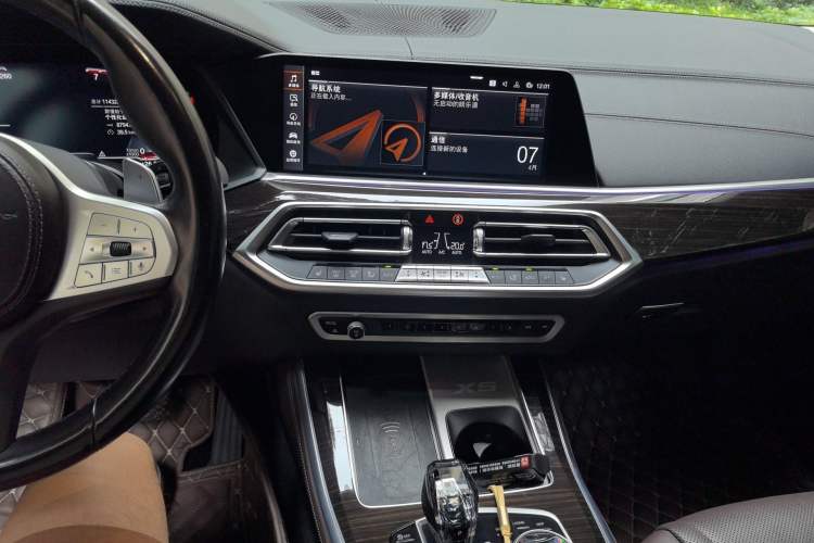 Used BMW X5 2022 xDrive 30Li M Sport Package