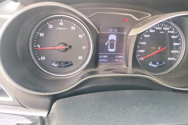 Used JAC Group Refine S3 2018 Custom Edition 1.5L Manual Luxury Smart Model Odometer Close Up