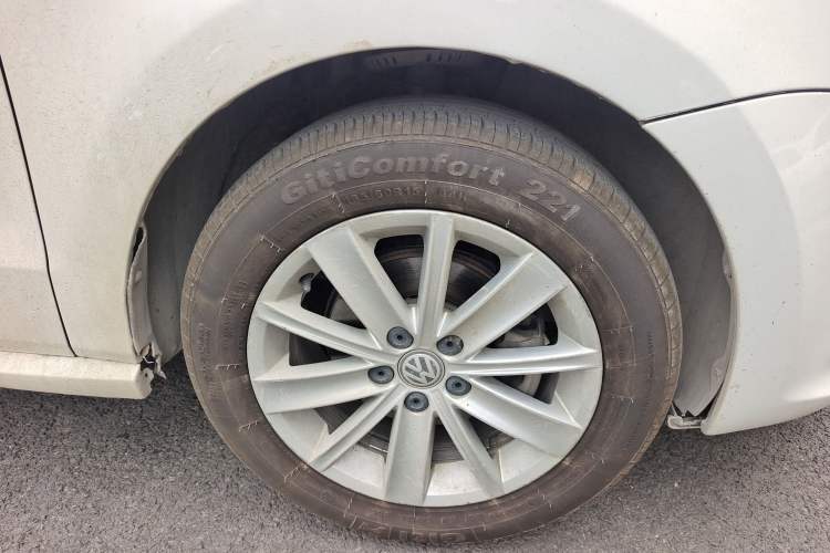 Used Volkswagen Polo 2016 1.6L Automatic Comfort Model Right Front Wheel Hub