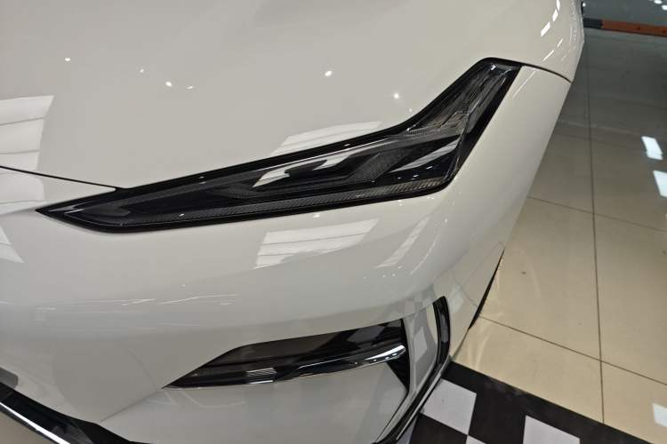 Used Geely Galaxy E8 2024 550 km Range Rear-Wheel-Drive PRO
