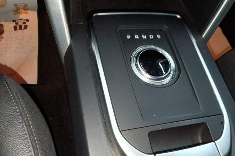 Used Land Rover Discovery Sport 2017 2.0T SE Gear Lever