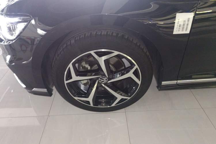 Used Volkswagen Magotan 2023 2 Million Units Limited Edition 330TSI DSG Leading Version Exterior 4