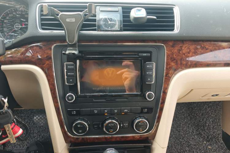 Used Volkswagen Passat 2011 2.0 TSI DSG Premium Edition Audio And AC Panel