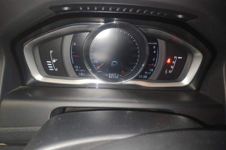 Used Volvo XC60 2016 T5 AWD Smart Drive Edition Odometer Close Up