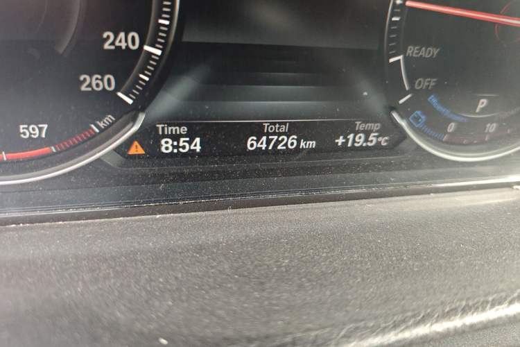 Used BMW 3 Series GT 2019 320i M Sport Package Odometer Close Up