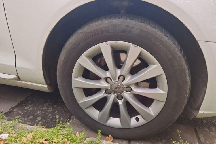 Used Audi A6L 2014 TFSI Standard Model Right Front Wheel Hub