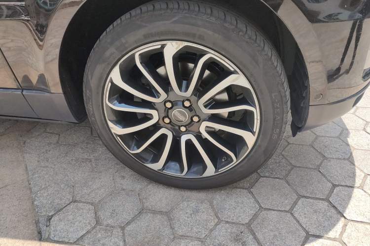 Used Land Rover Range Sport 2014 3.0 SC V6 HSE Right Front Wheel Hub