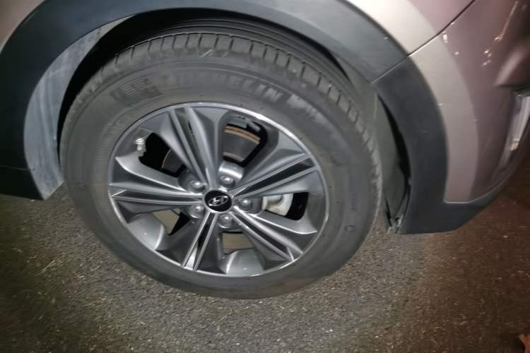 Used Hyundai ix25 2015 1.6L Automatic Two-Wheel Drive Smart GLS Trim Right Front Wheel Hub