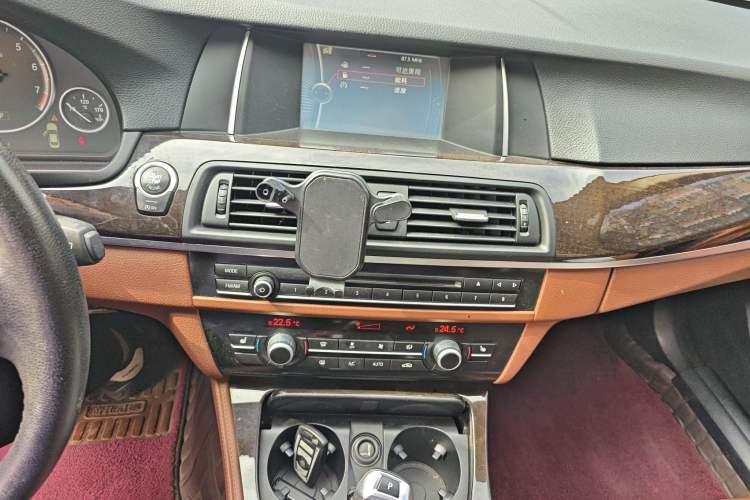 Used BMW 5 Series 2014 525Li Leading Model
