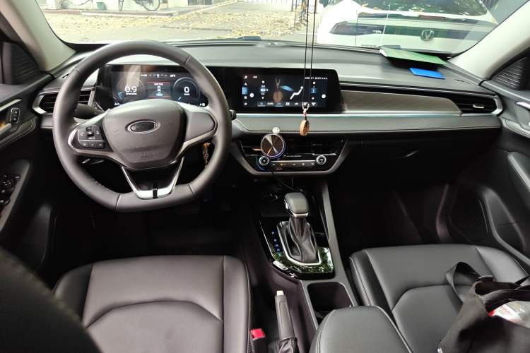 Used Ford Escort 2021 1.5L Automatic Diamond Edition Center Console