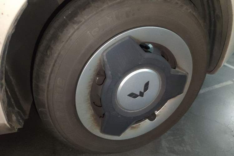 Used Wuling Hongguang MINIEV 2022 Macaron Premium Model – Lithium Iron Phosphate Right Front Wheel Hub