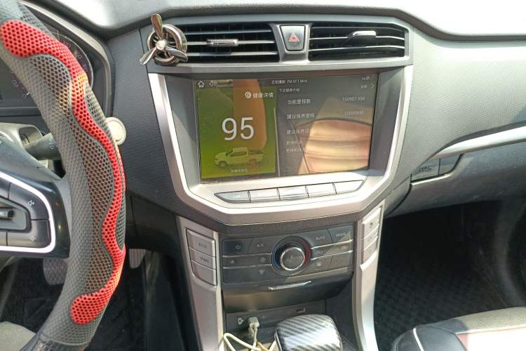 Used SAIC MAXUS T70 2019 2.0T Diesel Automatic 2WD Elite Version with Long Body and High Ground Clearance
