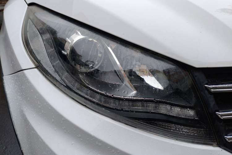 Used Dongfeng Fengon 580 2017 1.5T CVT Luxury Model Right Front Headlight