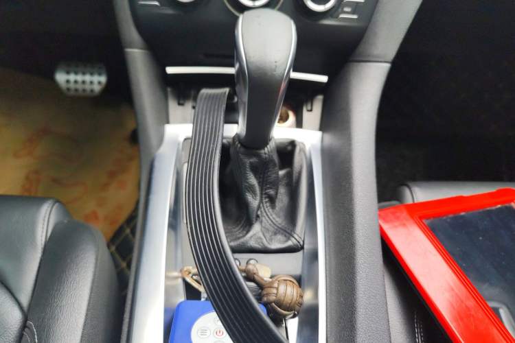 Used DS 6 2014 1.6T Luxury Edition THP200 Gear Lever