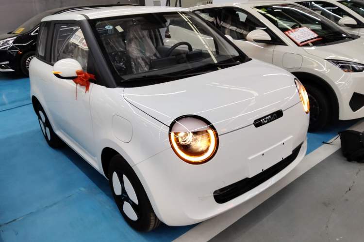 Used CHANGAN NEVO Lumin 2025 205 km Xiangqin Version
