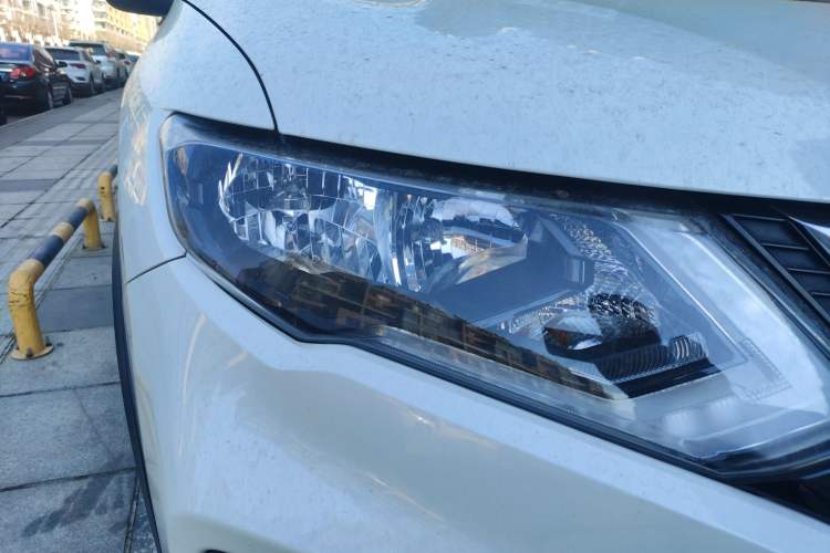 Used Nissan X-Trail 2017 2.5L CVT Leading Edition 4WD Right Front Headlight