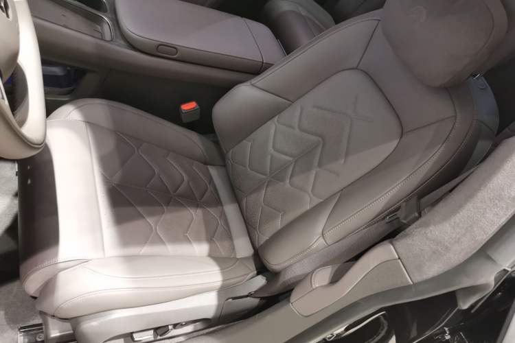 Used Nio ET7 2024 75 kWh Executive Signature Edition Left Front Seat