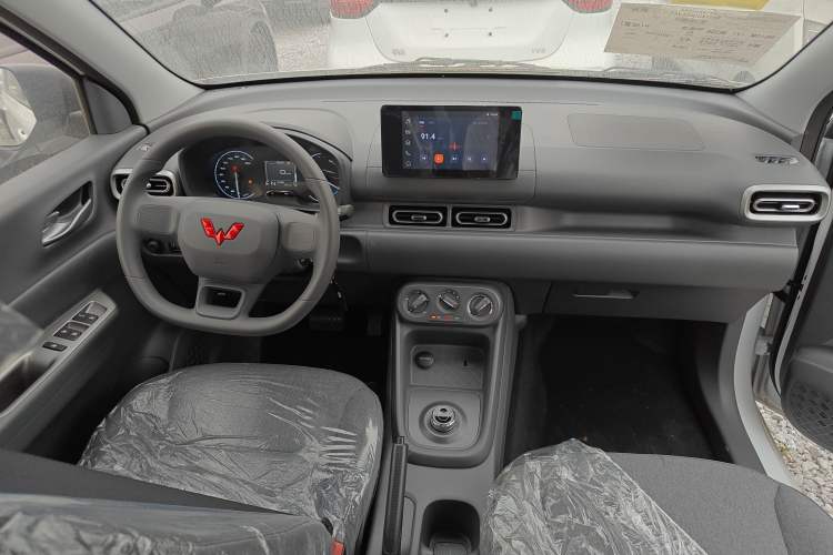 Used Wuling Hongguang New Energy 2025 Extended-Range Hybrid 50KM Comfort Version
