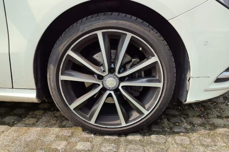 Used Mercedes-Benz B-Class 2012 B 200 Right Front Wheel Hub