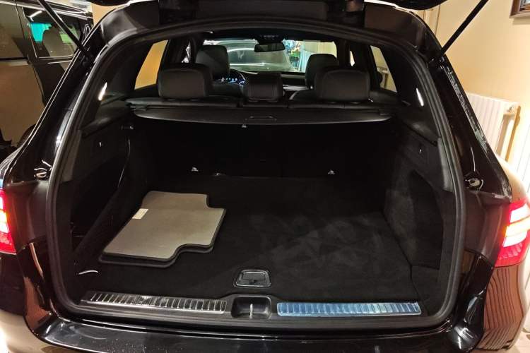 Used Mercedes-Benz GLC 2017 GLC 260 4MATIC Luxury Model