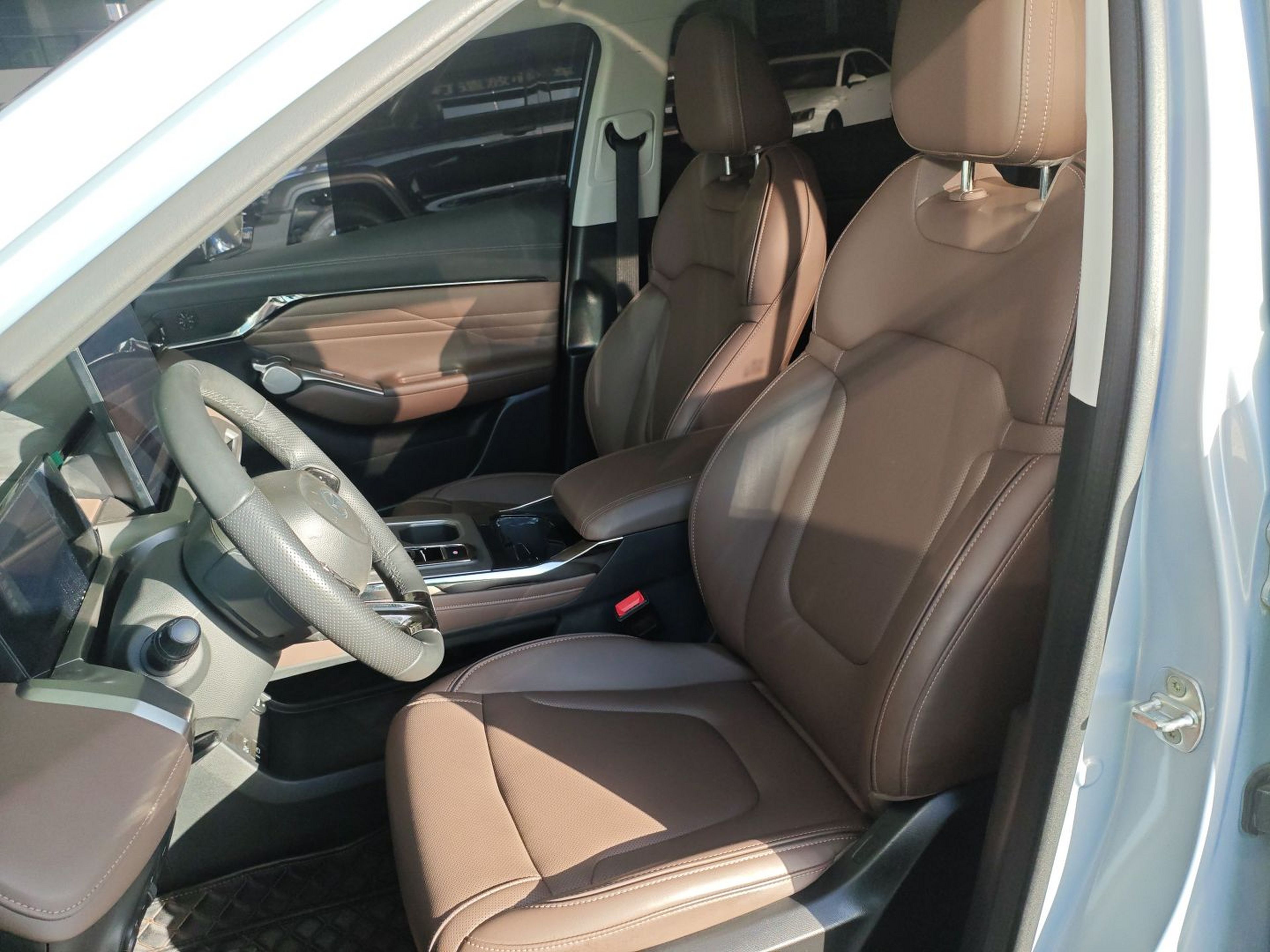 Переднее сиденье в автомобиле