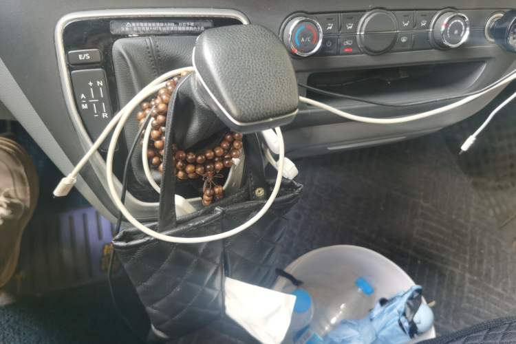 Used SAIC MAXUS Xintu V80 2023 2.0T AMT Classic Aoyuntong Short Wheelbase Ultra-Low Roof 5/6-Seater Gear Lever