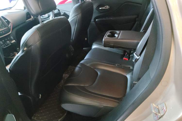 Used Jeep Cherokee 2016 2.0L Superior Edition
